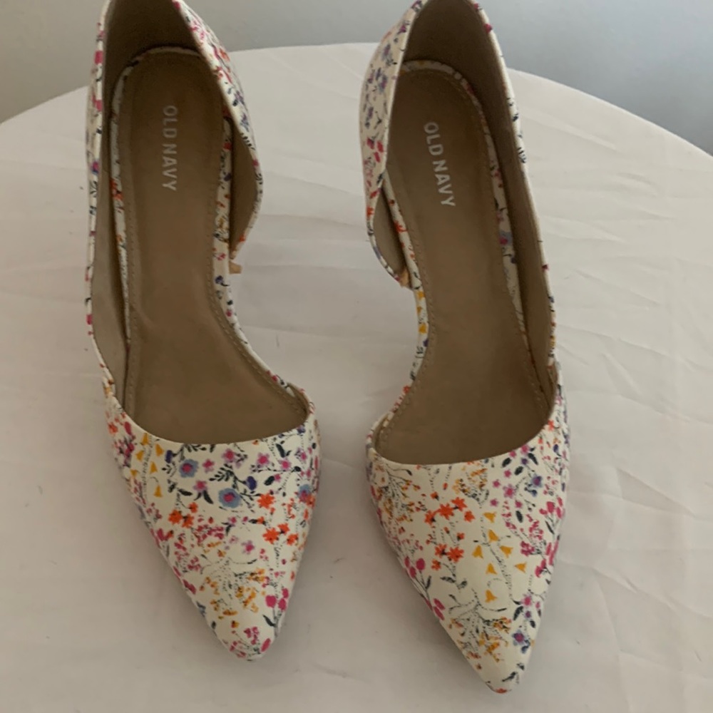 Old Navy Floral print Pump